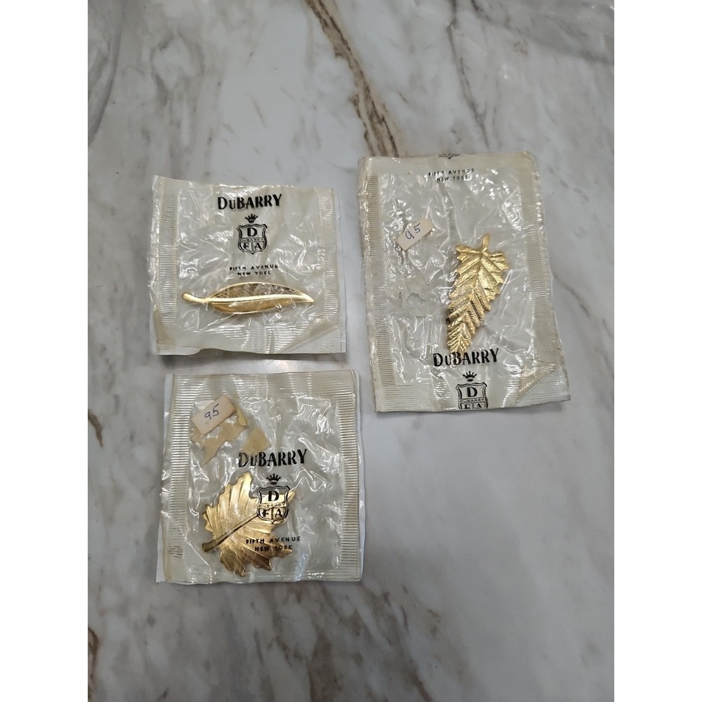VINTAGE DUBARRY FIFTH AVENUE NEW YORK Necklace Pendants GOLD TONE